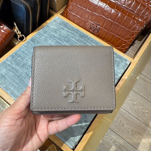 Tory Burch Thea Compact Wallet Pebbled Leather 169967 / choose 1 color‼️ - Picture 2 of 16
